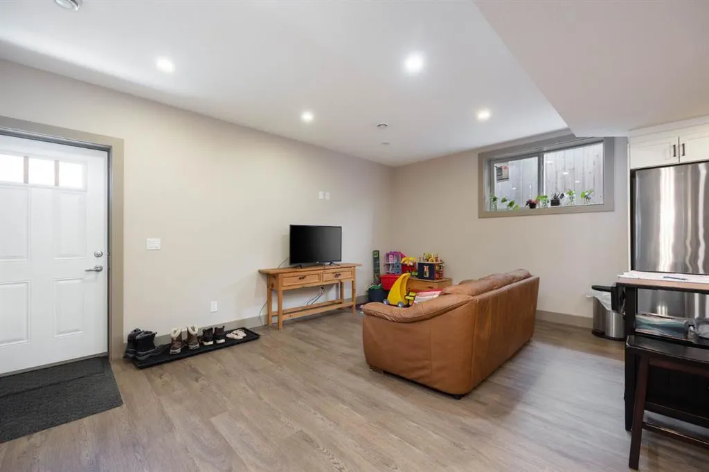 457 Walnut Crescent