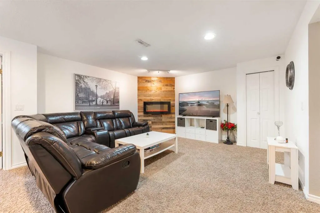34 Crystalridge Close