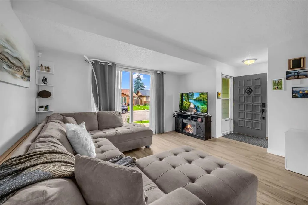 30 Sunhurst Crescent SE