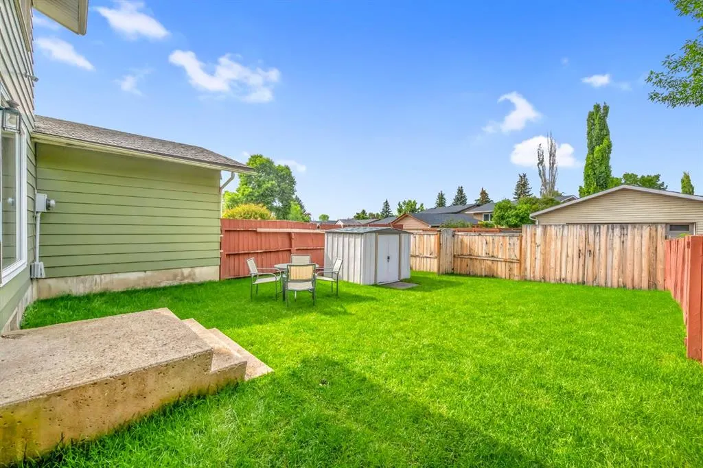 30 Sunhurst Crescent SE