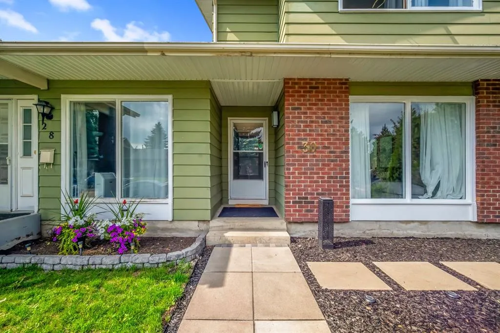 30 Sunhurst Crescent SE