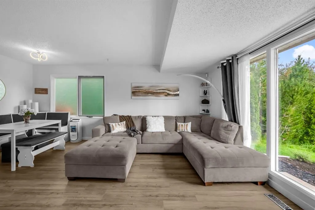 30 Sunhurst Crescent SE