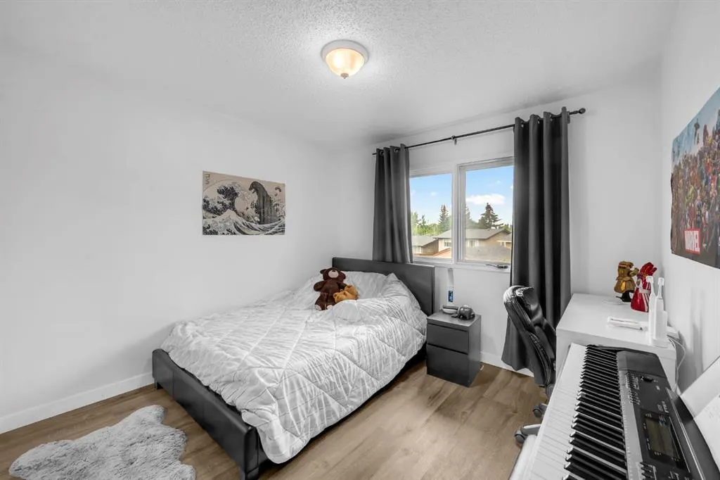 30 Sunhurst Crescent SE