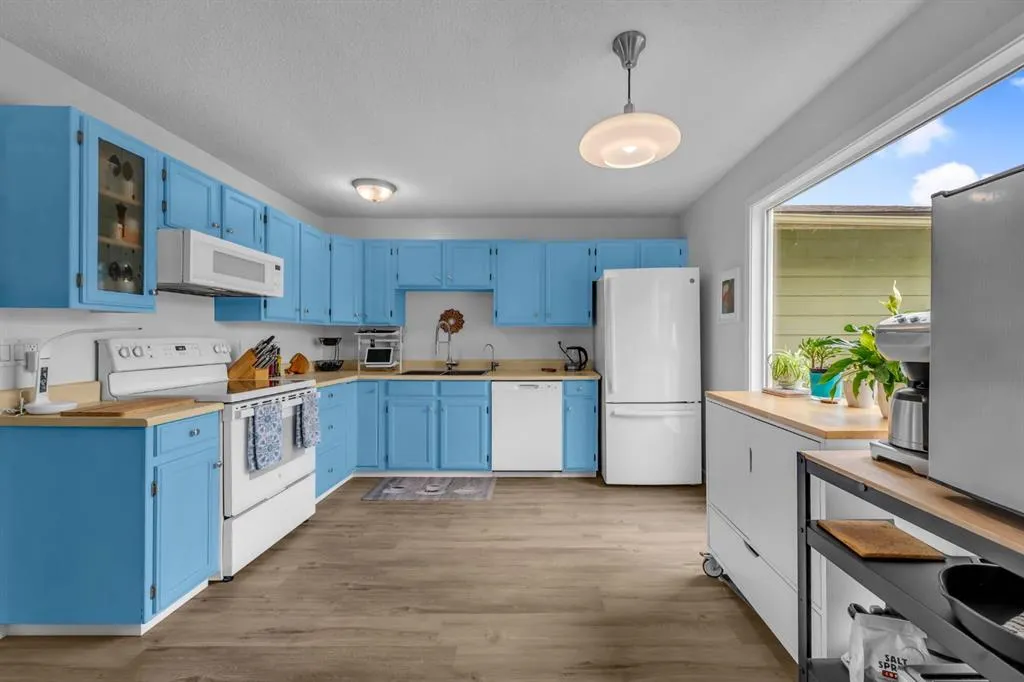 30 Sunhurst Crescent SE