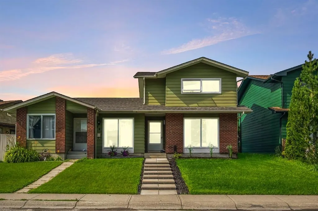 30 Sunhurst Crescent SE