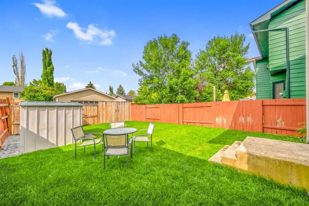 30 Sunhurst Crescent SE