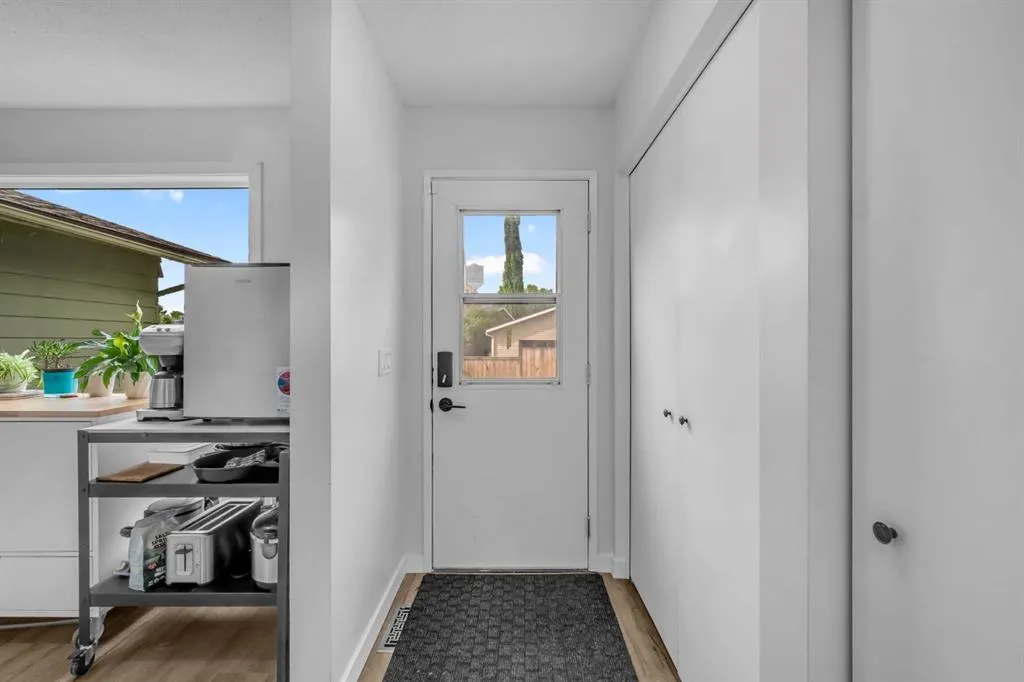 30 Sunhurst Crescent SE