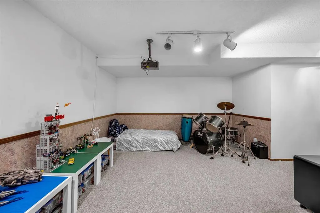 30 Sunhurst Crescent SE