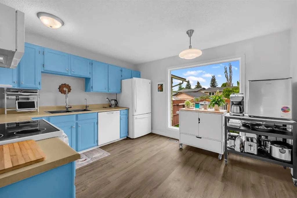 30 Sunhurst Crescent SE