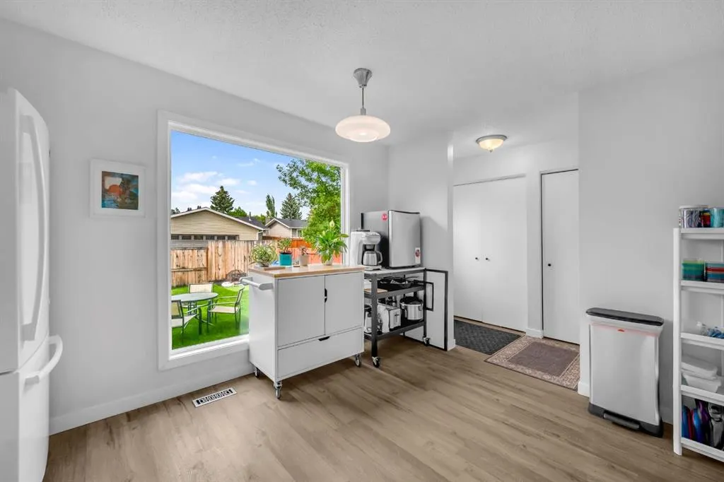 30 Sunhurst Crescent SE