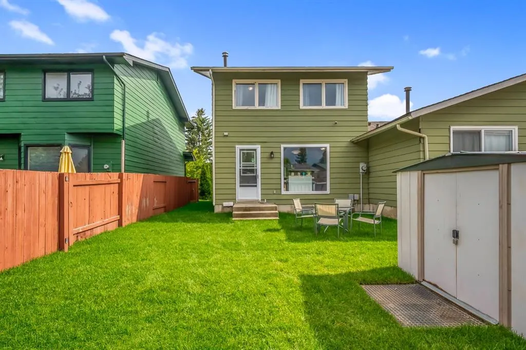 30 Sunhurst Crescent SE