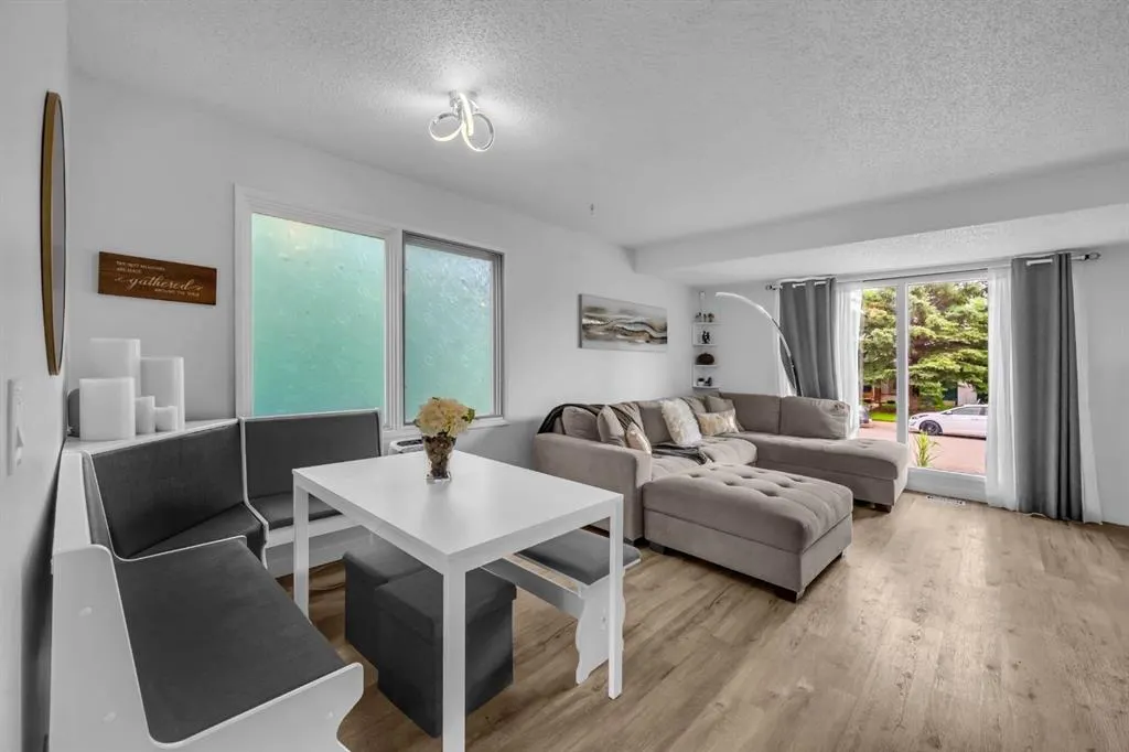 30 Sunhurst Crescent SE