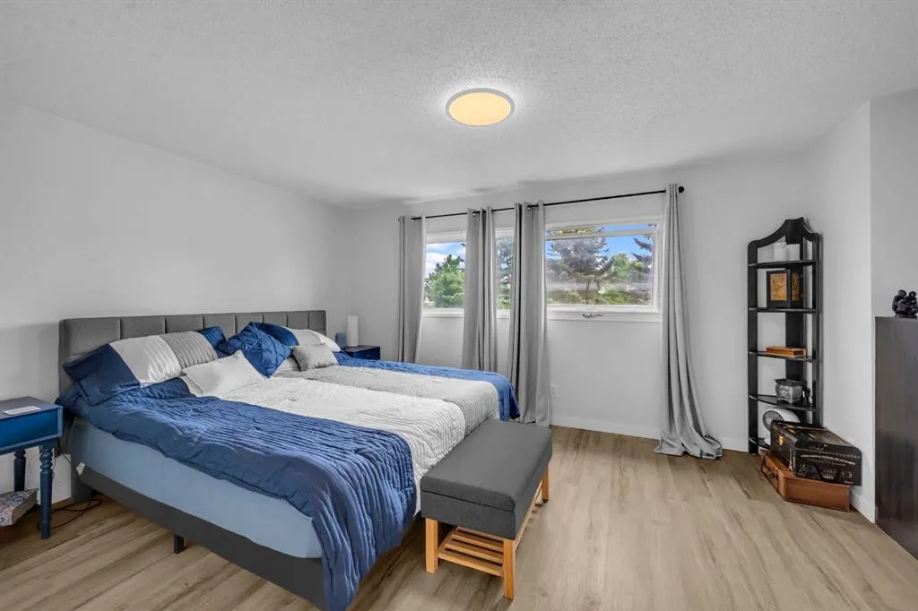 30 Sunhurst Crescent SE
