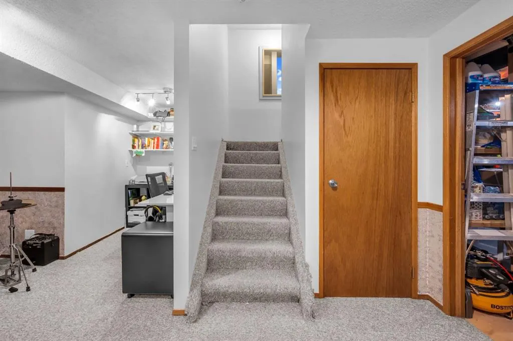 30 Sunhurst Crescent SE