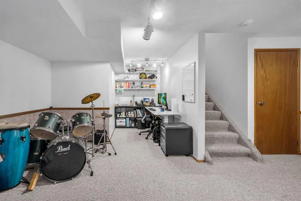 30 Sunhurst Crescent SE
