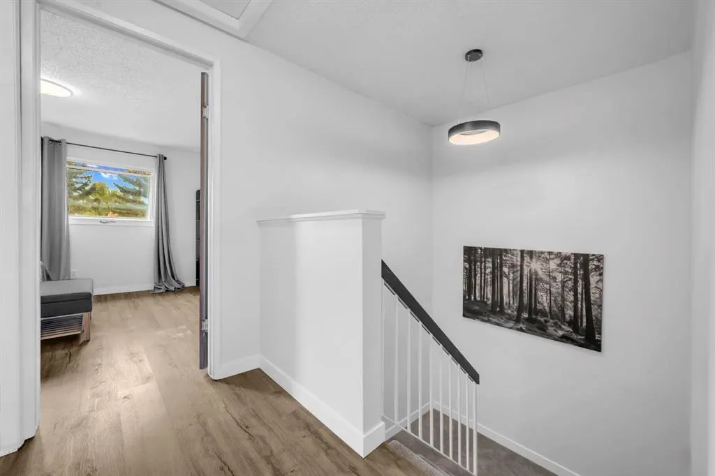 30 Sunhurst Crescent SE