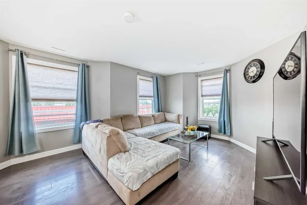 50 Westland Road, #302