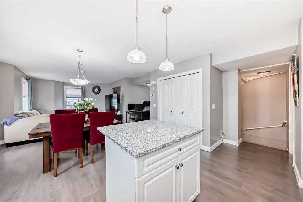 50 Westland Road, #302