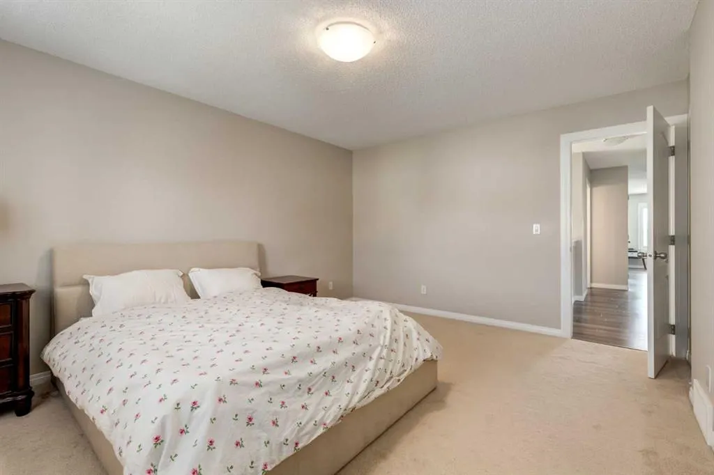 70 Silverado Skies Crescent SW