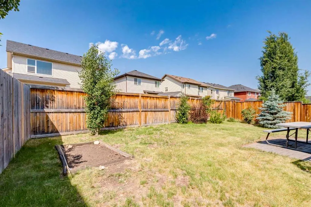 70 Silverado Skies Crescent SW