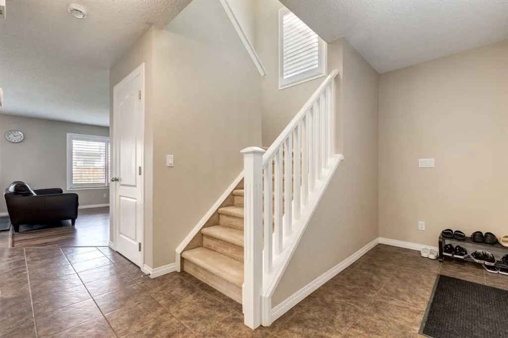 70 Silverado Skies Crescent SW
