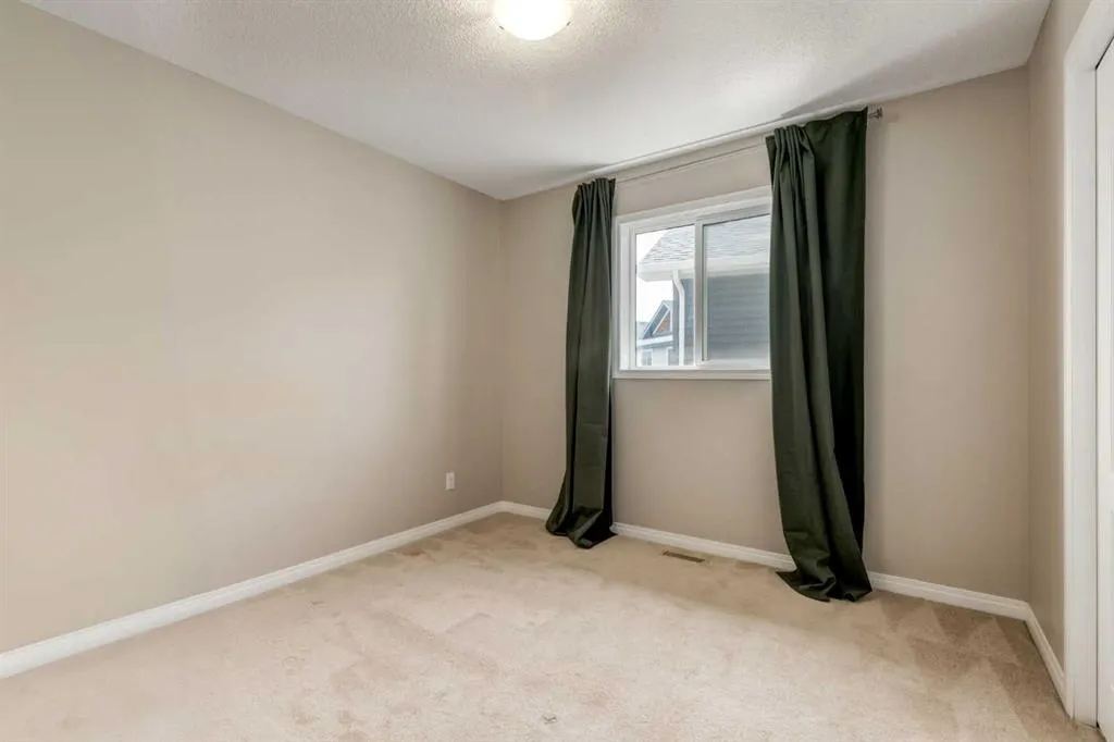 70 Silverado Skies Crescent SW