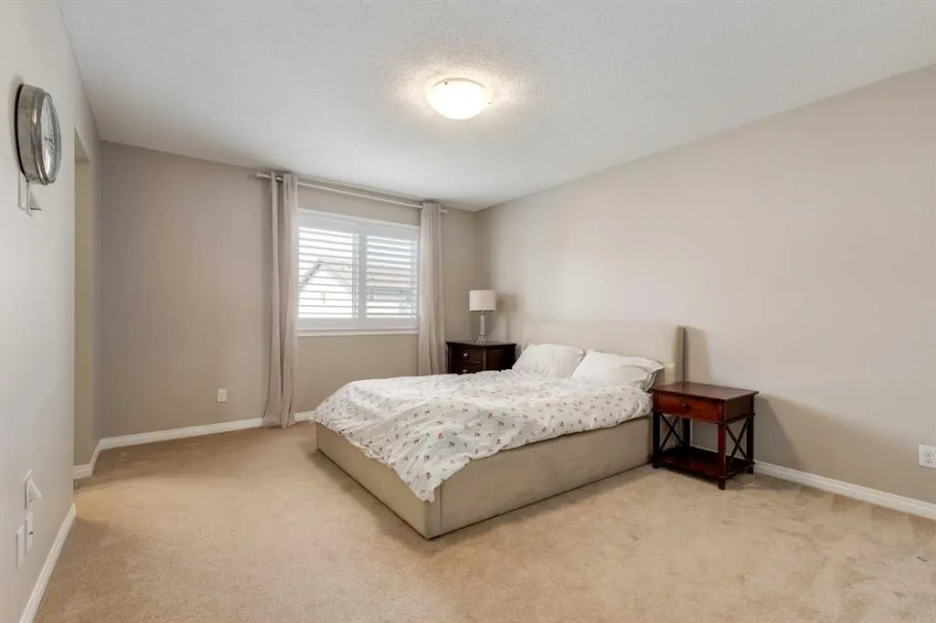 70 Silverado Skies Crescent SW