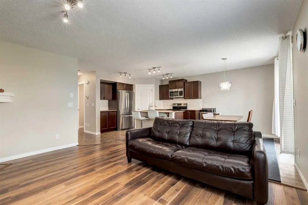 70 Silverado Skies Crescent SW