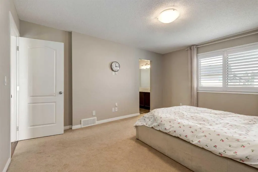 70 Silverado Skies Crescent SW