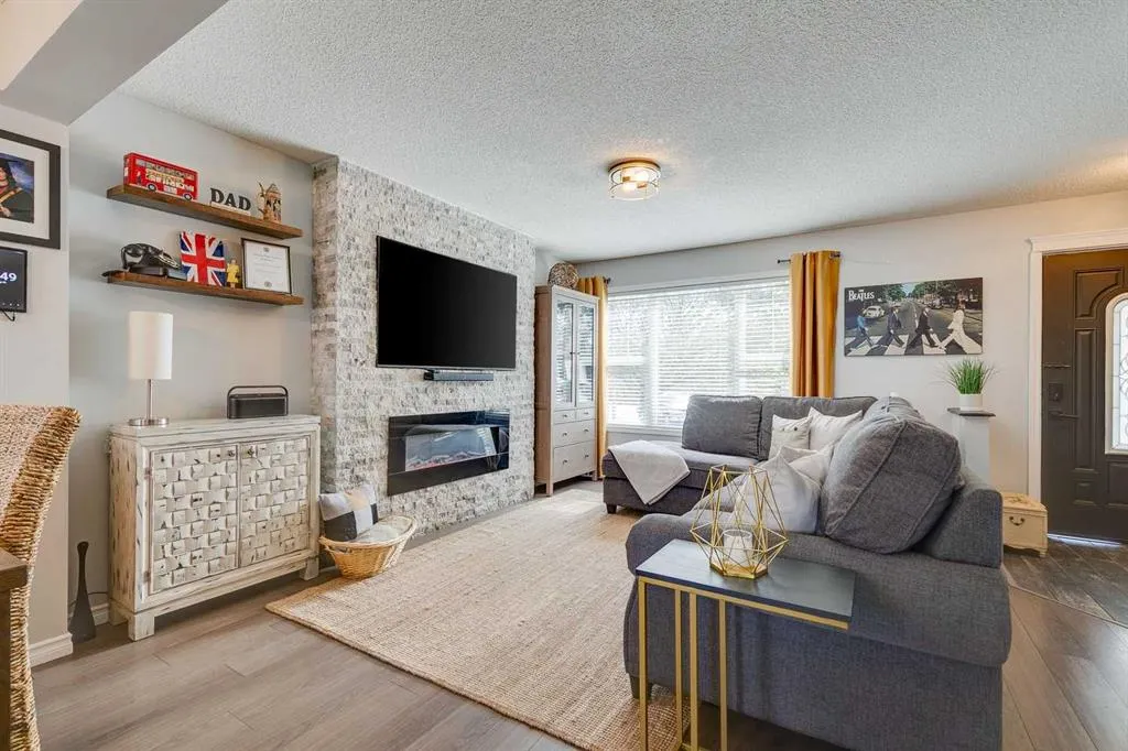 235 Copperfield Heights SE