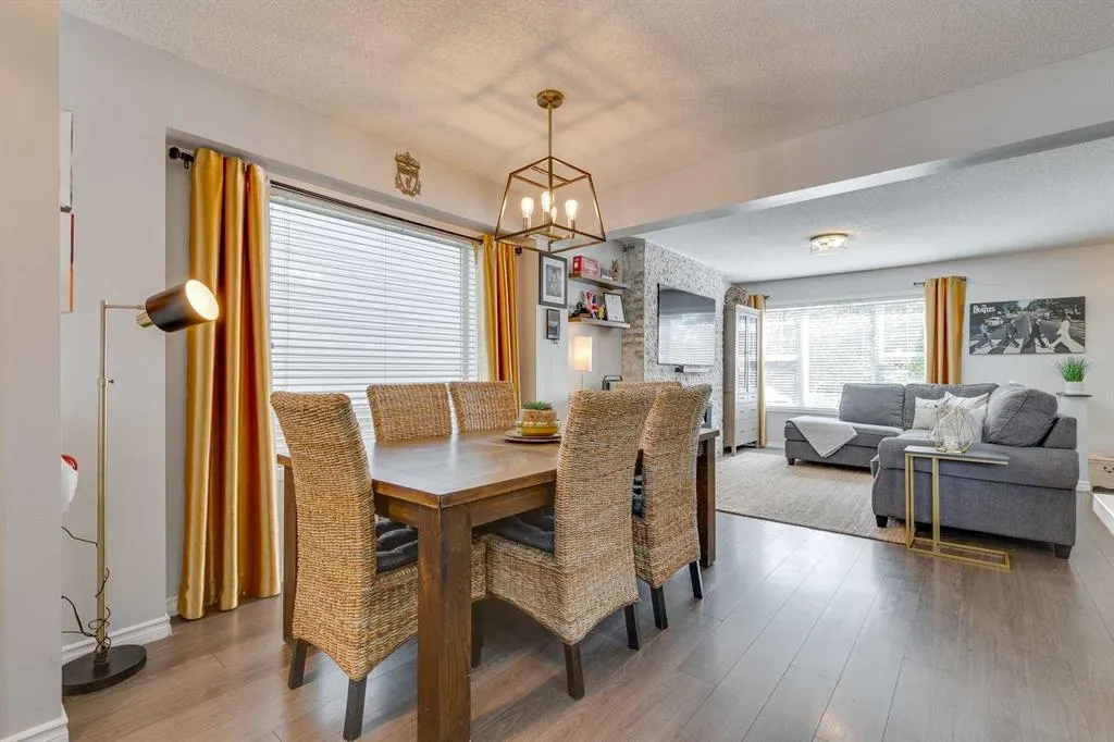 235 Copperfield Heights SE
