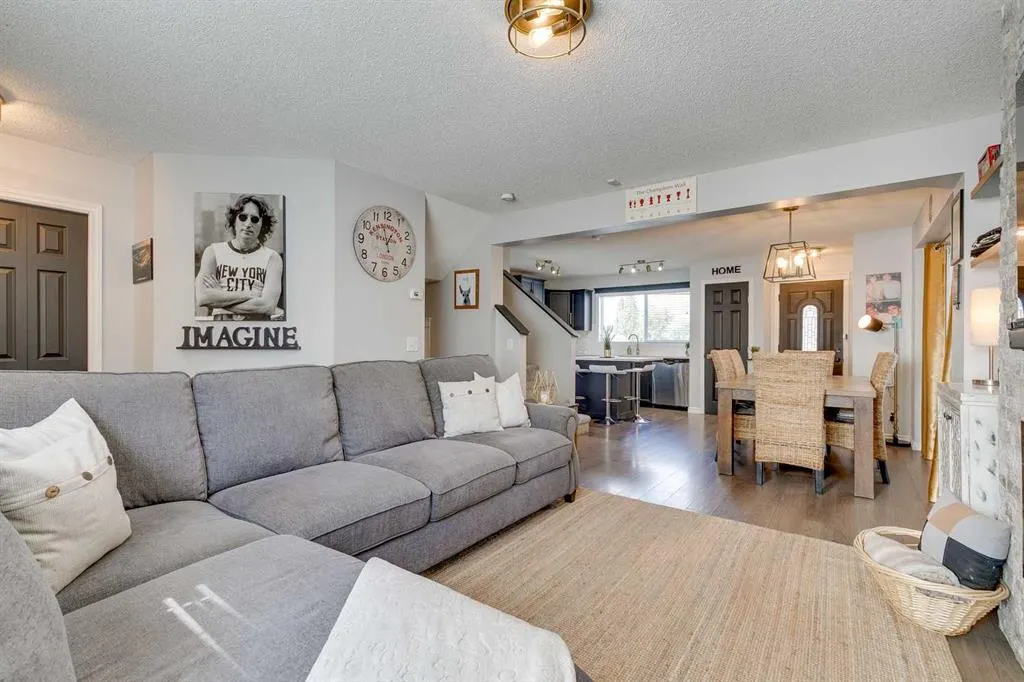 235 Copperfield Heights SE
