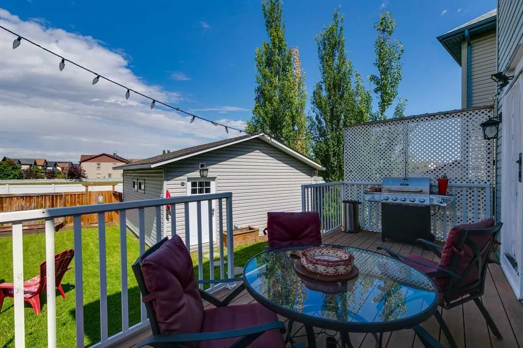 235 Copperfield Heights SE
