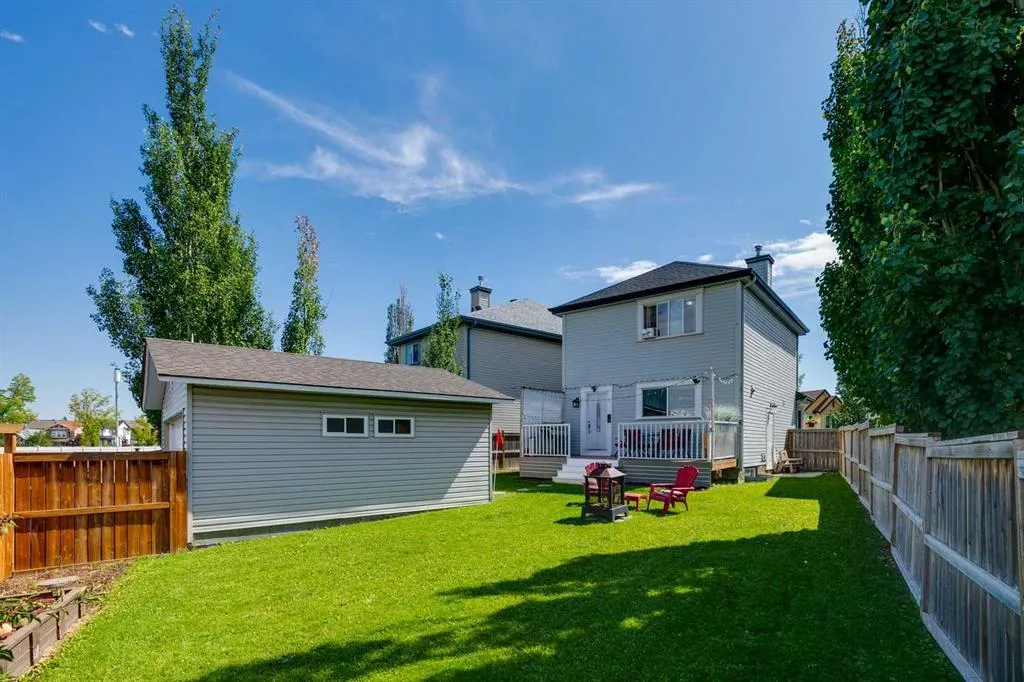 235 Copperfield Heights SE