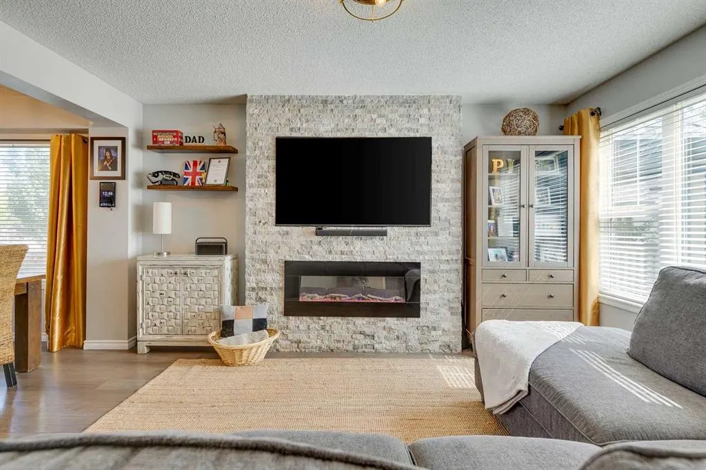 235 Copperfield Heights SE