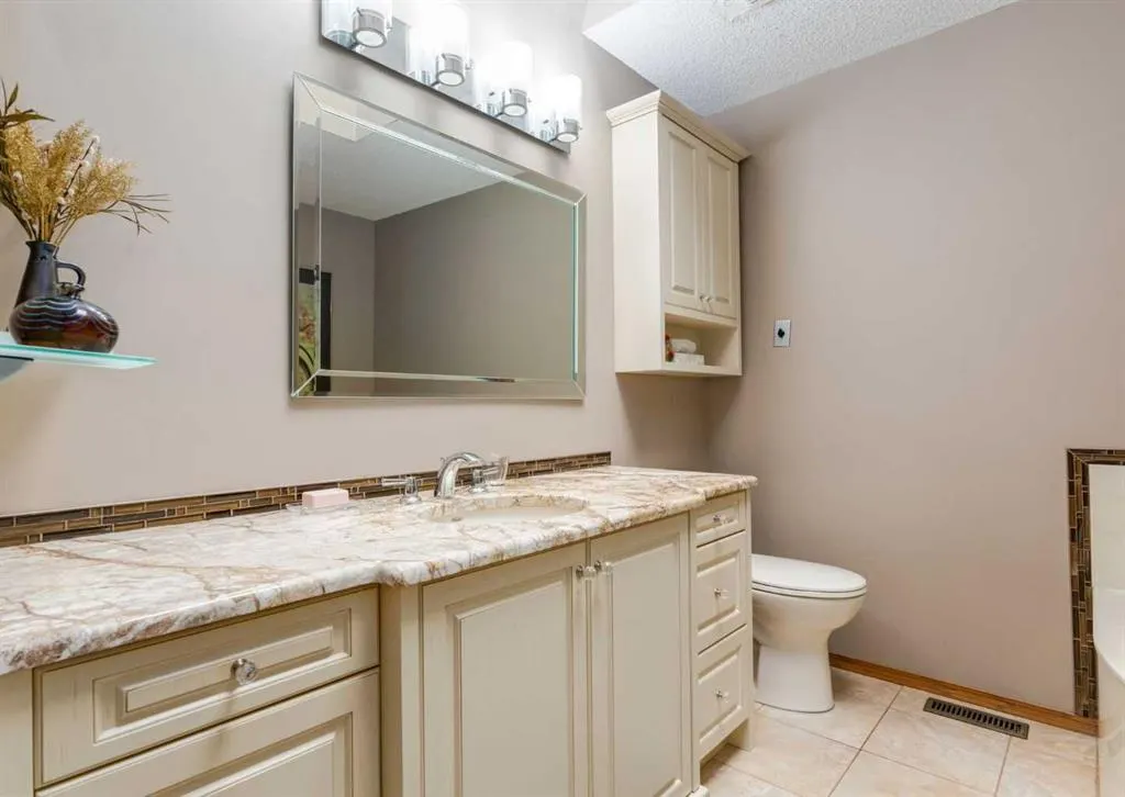 206 Hawkside Mews NW