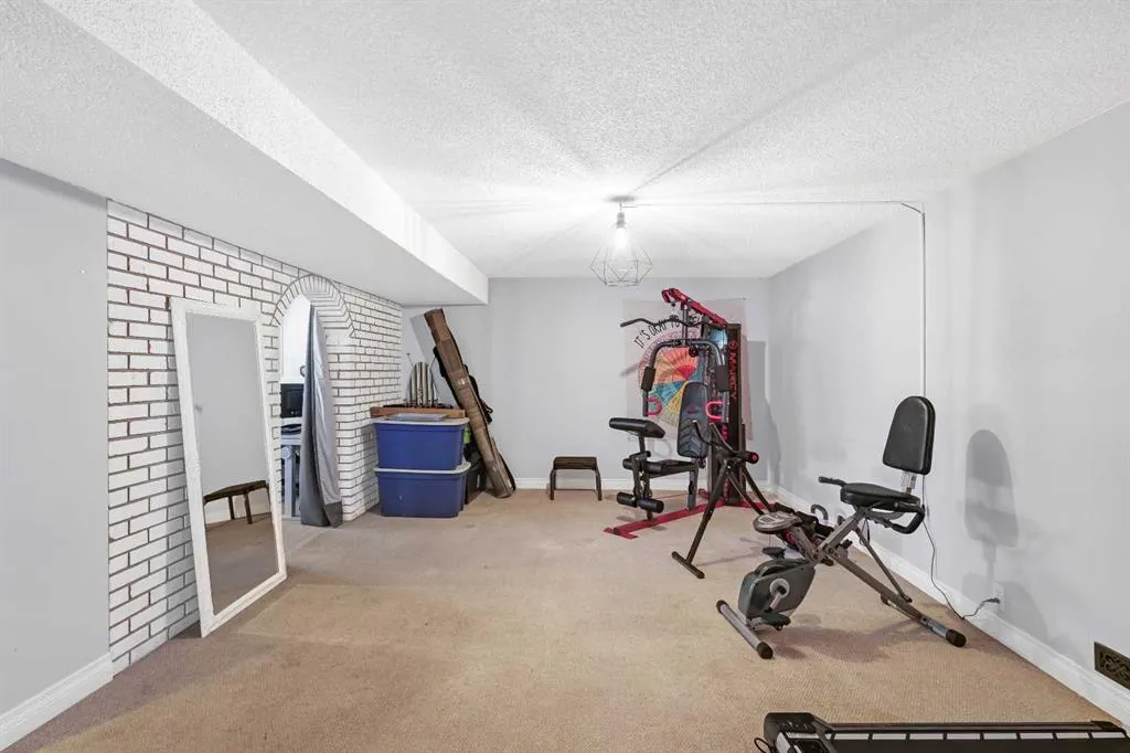 687 Brookpark Drive SW