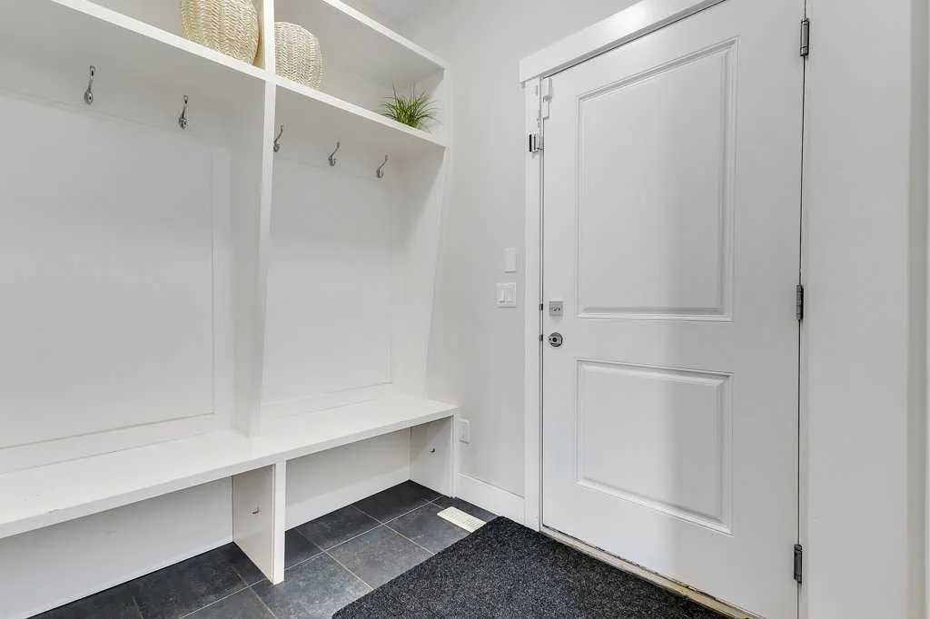 233 Kingsbury Close SE