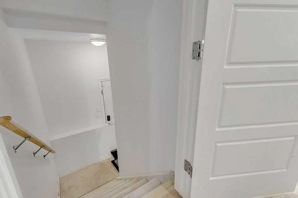 233 Kingsbury Close SE