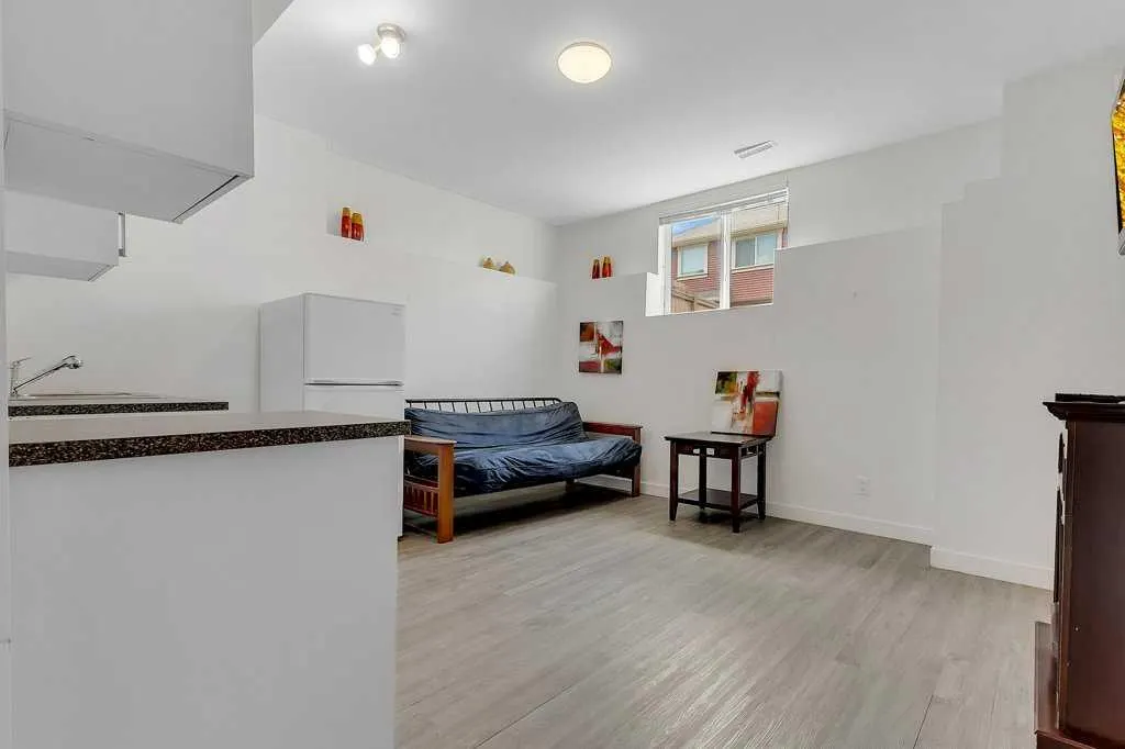 233 Kingsbury Close SE