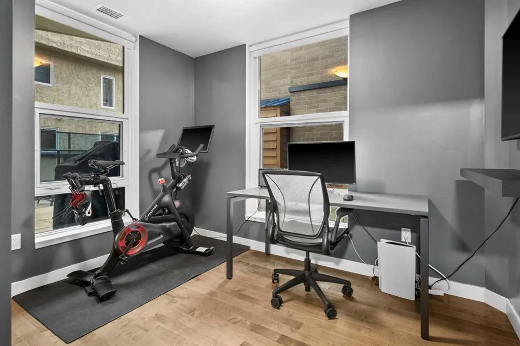 303 13 Avenue SW, #201