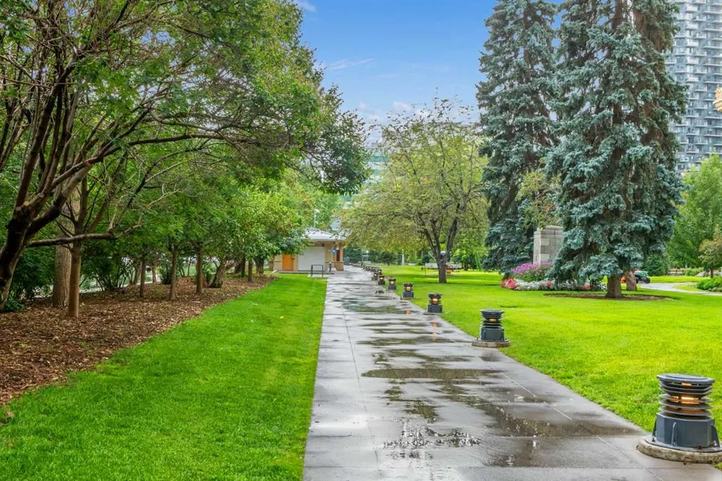 303 13 Avenue SW, #201