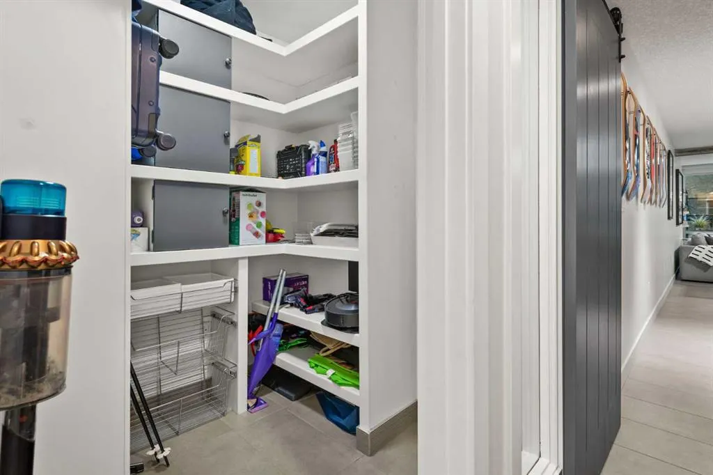 303 13 Avenue SW, #201