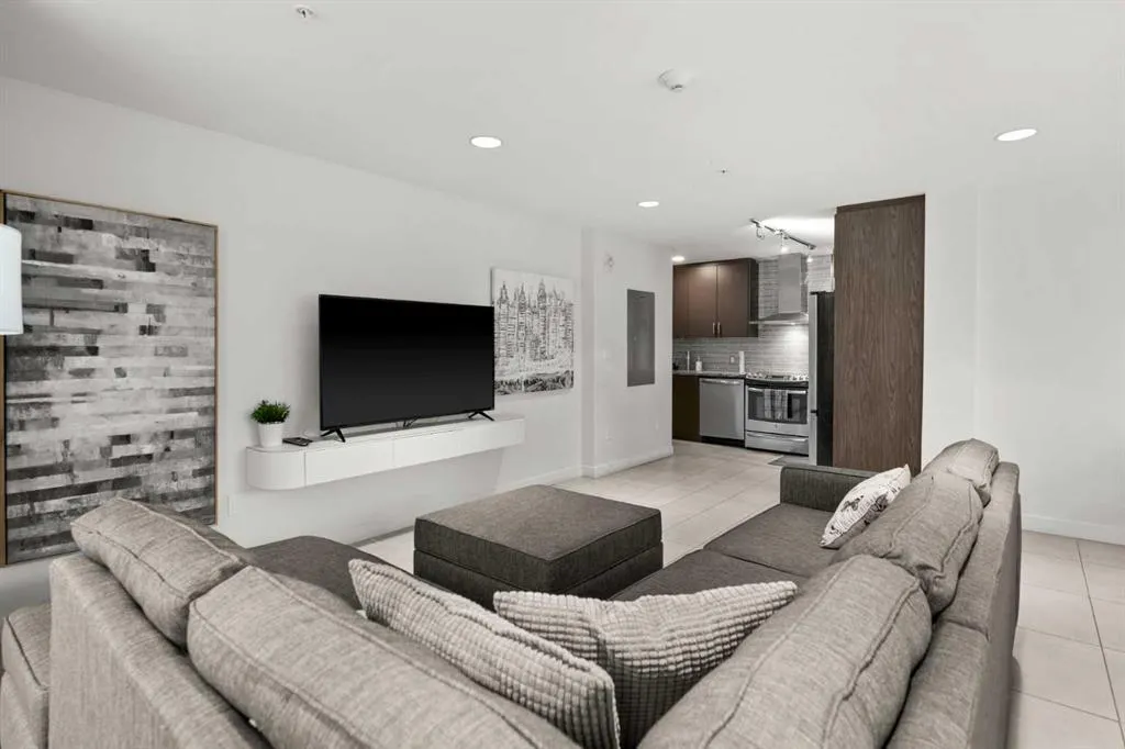 303 13 Avenue SW, #201