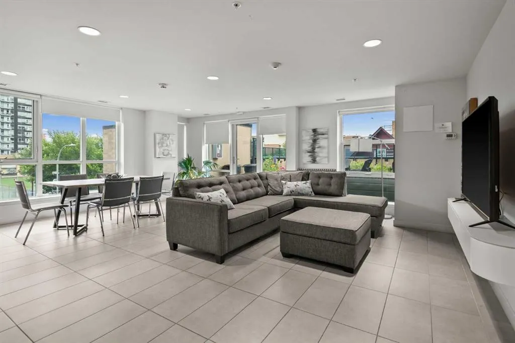 303 13 Avenue SW, #201