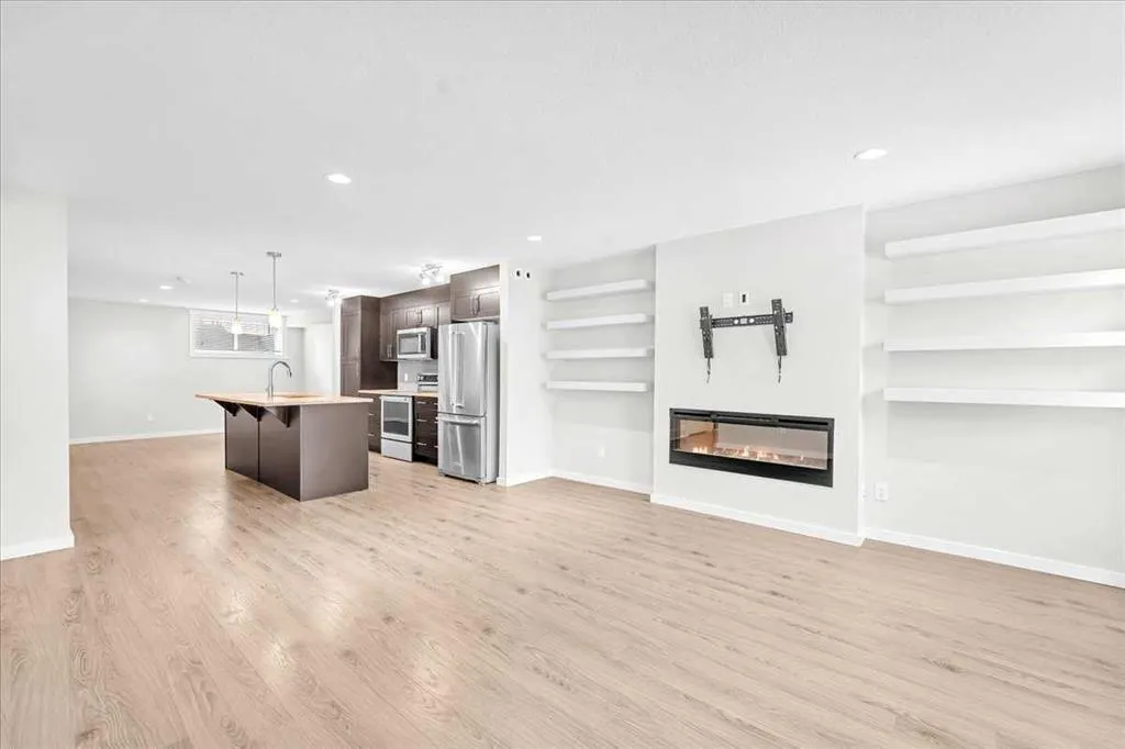 523 Cranford Mews SE