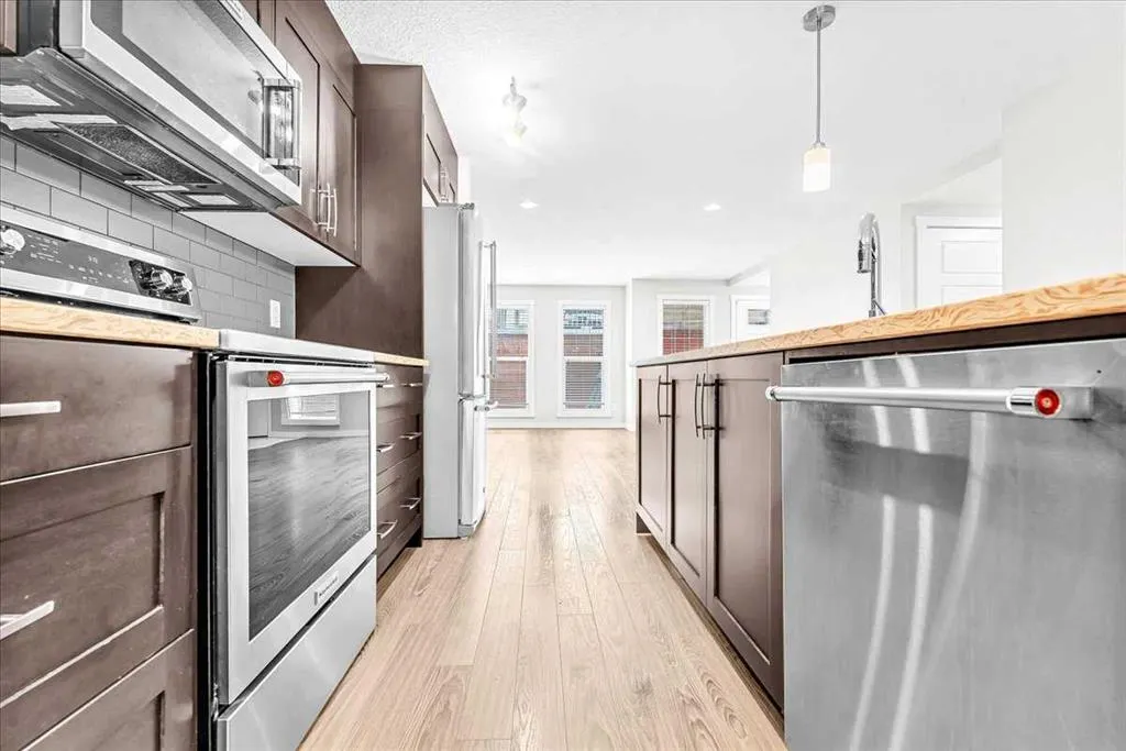 523 Cranford Mews SE
