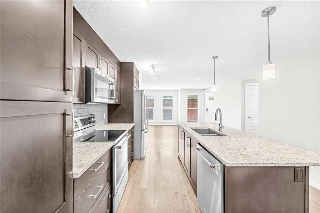 523 Cranford Mews SE