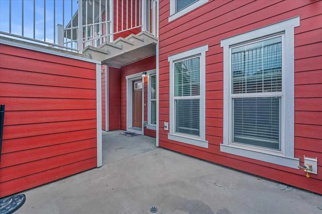 523 Cranford Mews SE