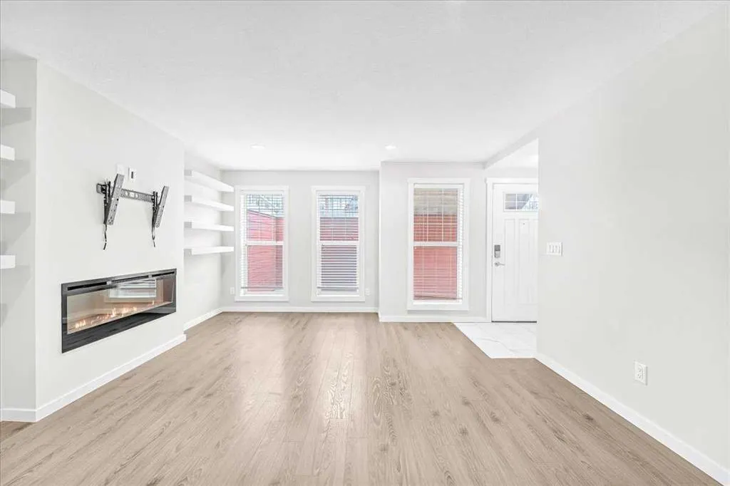 523 Cranford Mews SE
